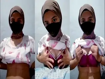 Remaja Berhijab Tertangkap Basah